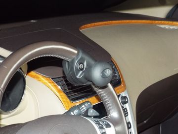 Spinner knob steering device installed on a steering wheel